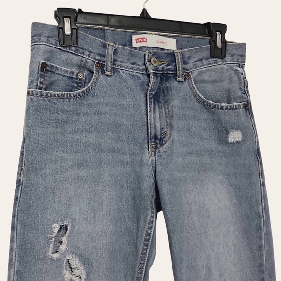 Levi’s Classic Lightwash Jeans - Picture 2 of 10